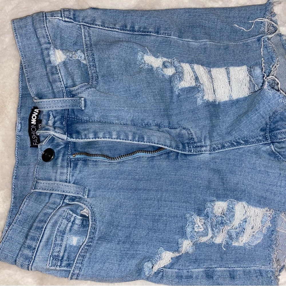 Selling fashion nova high rise shorts, never worn.
